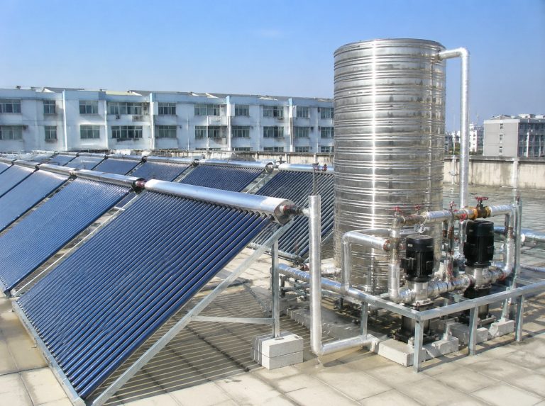 河南三门峡经济开发区商用大容量真空管太阳能热水系统